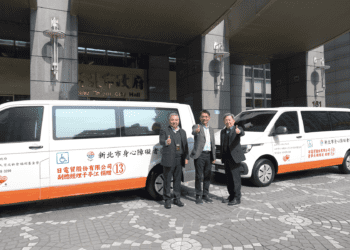 6年12輛 日電貿持續善舉 捐贈復康巴士讓愛延續