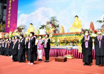 中部全國供佛齋僧大會　近2萬人縣立體育館祈福