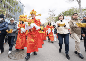 2025龍潭迎古董踩街嘉年華熱鬧登場 接財神迎福氣 傳承客家文化
