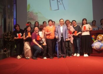 慶祝國際護師節郭綜合護師獲紅包獎金