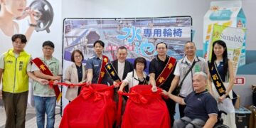 水池專用輪椅啟用　九典聯合建築師事務所捐贈55萬元公益助身障者親水無礙