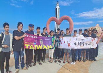 當蚵田遇見風機　王功蚵藝帶領國際青年讀懂台灣西海岸