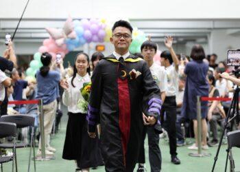 東華附小第77屆畢業典禮 師長獻唱祝福畢業生勇敢追夢