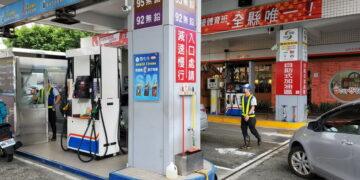 國內一週新油價雙調降 12/15起汽、柴油各降0.4元