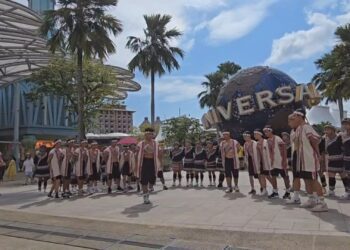 影音/慶祝原住民日 南投濁岸合唱團新加坡快閃演出