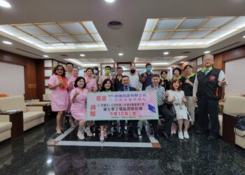 承揚資訊及幸福扶輪社捐贈台南犯保分會馨生學子電腦設備　南檢鍾和憲檢察長見證