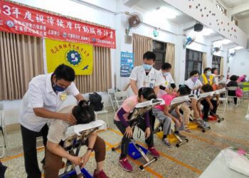 吉安鄉「回收有你．兌換有禮」 宣導 游淑貞邀請視障按摩師為鄉親紓壓