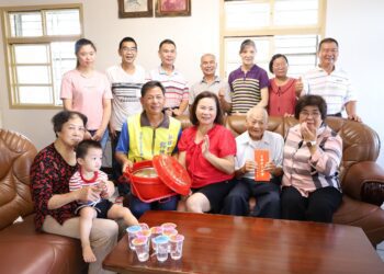 羅東鎮發放重陽敬老禮金 一萬三千九百餘鎮民受惠