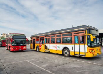 春遊嘉義新體驗　搭乘復古觀光電動公車玩占卜抽好禮