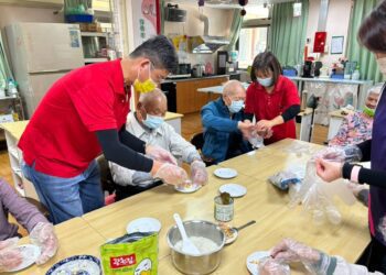 影音/榮家日照中心辦理烹飪活動　在熟悉的味道中喚醒往日的回憶