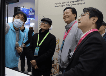 新北奪智慧城市創新獎 「國民老工」AI互動亮相展現科技實力