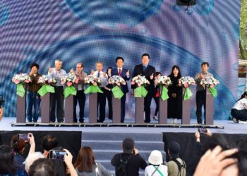 2024新竹玻璃藝術節正式開幕　邱臣遠：邀請民眾搭乘觀光巴士來趟低碳藝術之旅