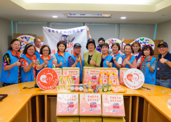 愛心大平台 台北金獅28協進會贈送食品平安箱助弱勢
