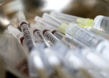 國光流感疫苗變色異常 疾管署：通知6縣市預防性暫停該批號疫苗