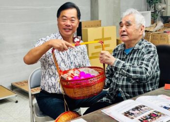 頭城鎮重陽節敬老 鎮長親訪百歲人瑞