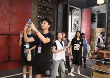 新莊少年福利中心推動暑期文化走讀 邀請講師王惠靜帶領學子探索老街