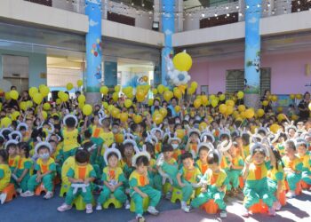 剝柚烤肉做月餅 市幼歡喜迎中秋