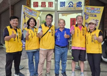 兩代十多年情誼延續　國昌里長陳健成率先讓薛兆基「插旗」