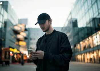 eSIM與實體SIM卡怎麼選？日韓旅遊上網方式比較