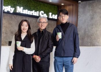 亞洲第一場「紙杯革命」！推手王百正：要讓地球活久一點！