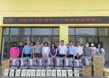 桃園市不動產仲介公會攜手無極聖安宮送愛到花蓮 縣議員韓林梅協助促成