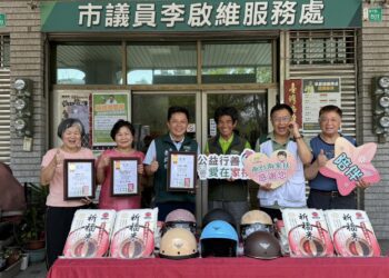 社會愛心和議員李啟維合捐逾3噸米及18萬餘元給南家扶助兒少