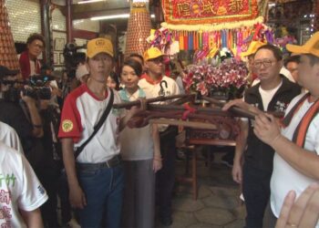 竹塹中元城隍祭重頭戲　都城隍爺遶境賑孤