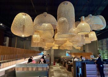 札卡燒肉 IG爆紅豪華寶藏和牛 回訪率NO.1，厚切牛舌、A5寶藏和牛、秘制月見漢堡排一次滿足！