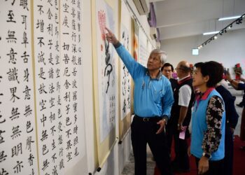 七旬校長王峻義書法個展圓夢 游淑貞力挺翰墨書藝創新啟航