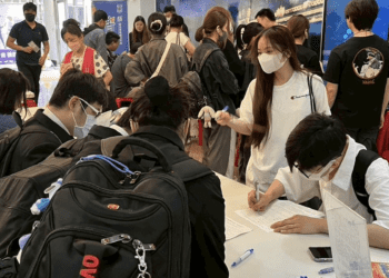 應屆生搶進職場 新北攜手宏國德霖科大徵才博覽會湧人潮
