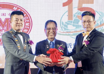 愛心傳遞 桃園IMC捐贈復康巴士 張善政見證社長交接、感謝付出