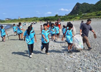 蘭嶼椰油灣淨灘 清理170公斤廢棄物