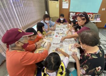 玉里圖書館老幼共學 享受拼貼馬賽克樂趣   