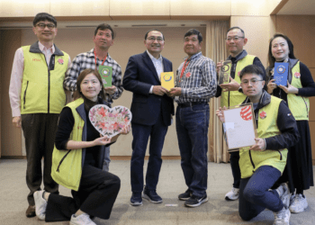 萬金杜鵑獲5大國際獎 侯友宜親自頒獎 肯定花農近半世紀的付出以及農業局的努力