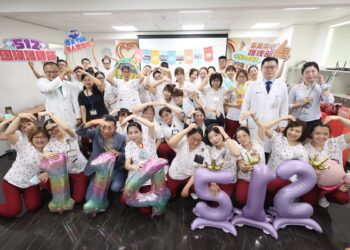 護理母親逃兵賣鞋回鍋一待15年 女兒也要接棒考護理師