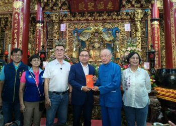 瑤池金母聖誕日侯友宜赴蘆洲慈惠堂與三重玄峯慈惠堂參拜祈福