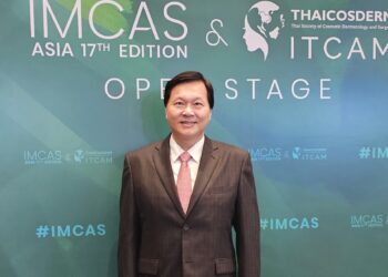 王正坤醫師赴曼谷參加IMCAS世界美容醫學大會醫師報告埋線拉皮常見副作用與治療方式