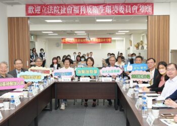 聽取基層醫療心聲　衛福部長考察彰化二地區醫院