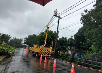 影音/凱米遠離西南氣流持續發威　台電彰化區處搶修不停歇