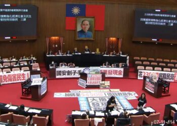 特別條例三讀通過 每人普發現金1萬元.刪除台電撥補