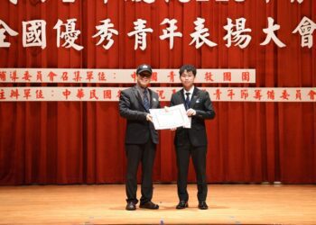 義守大學職治系學生獲大專優秀青年殊榮　勇於跳脫舒適圈是獲選關鍵