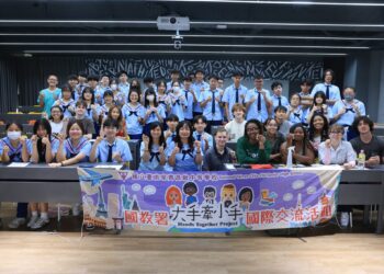 成大外籍生走進家齊高中感受台南風情與「最美制服」魅力