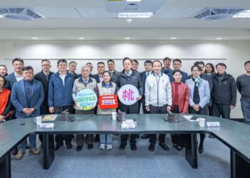 張善政讚善心 德修宮清寒獎助學金傳愛 助學子築夢未來