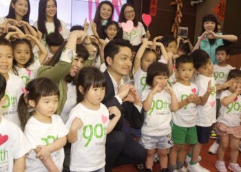 見證捐贈國小抑菌燈 蔣萬安市長宣示守護學童健康衛生好安心！