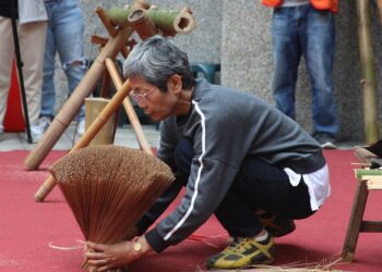 珍藏百年傳統技藝　嘉市資深職人重現「雲霄厝剖香腳」