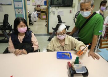 女幫爸爸過節卻車禍昏迷1個月　醫師全力整合治療完成遲到父親節大餐