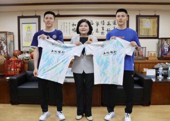 李芳任、李芳至勇奪「BWF超級300瑞士羽球公開賽」男雙冠軍
