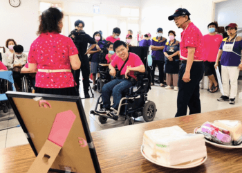 社區共餐、樂齡共演 八里教養院為腦麻生「圓演員夢」