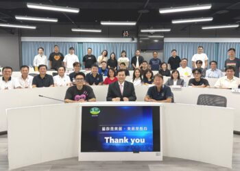 藝群集團王正坤醫師中山大學EMBA開講 顧客信任是打造品牌通路的起點