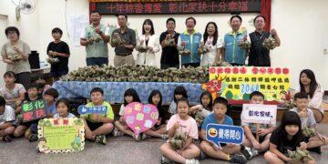 社團版主十年粽香傳愛不間斷 愛心粽暖送彰化家扶